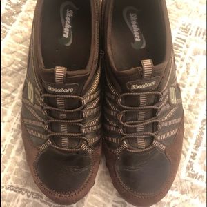 Skechers tennis shoes